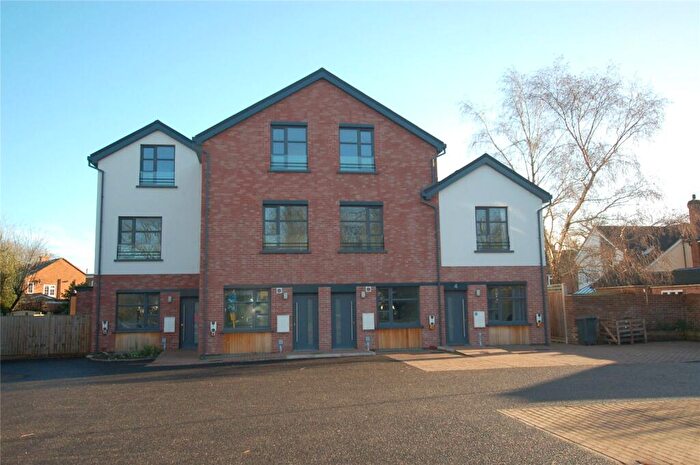 4 Bedroom House For Sale In Byfleet Road, New Haw, KT15