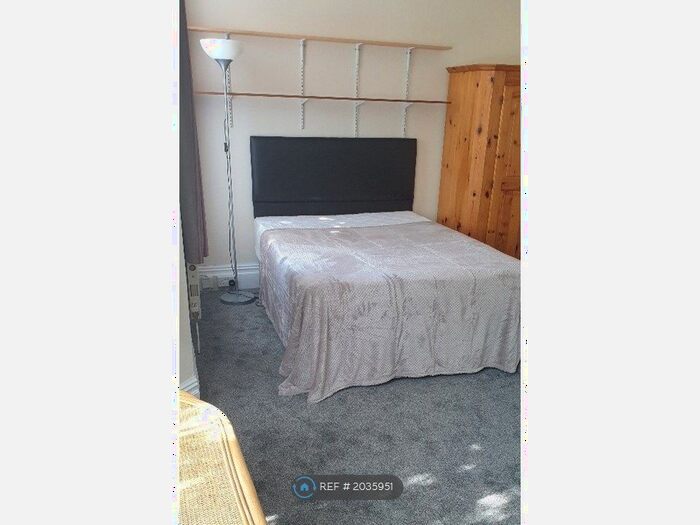 Studio To Rent In County House, Swindon, SN1