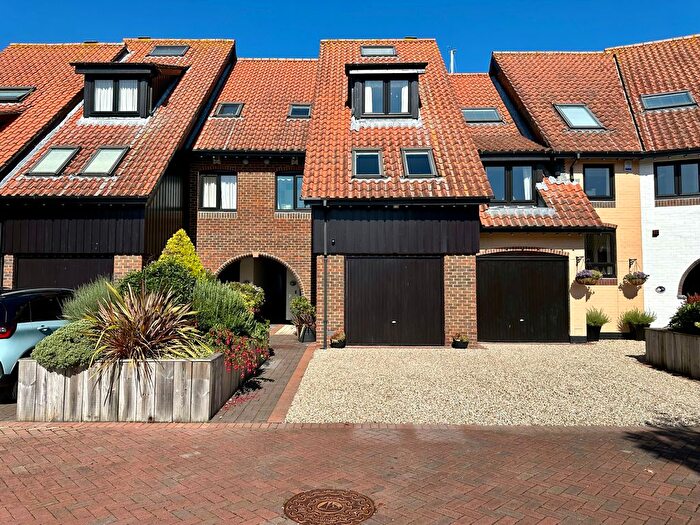 4 Bedroom Town House To Rent In White Heather Court, Hythe, Southampton, SO45