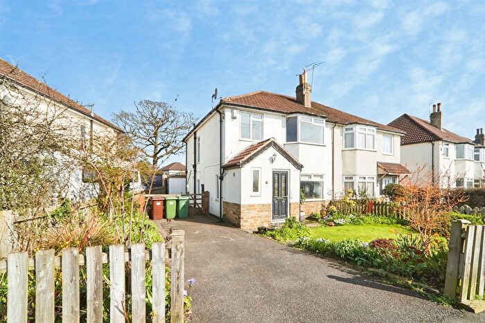 3 Bedroom Semi Detached House For Sale In Ringwood Avenue, Leeds, LS14