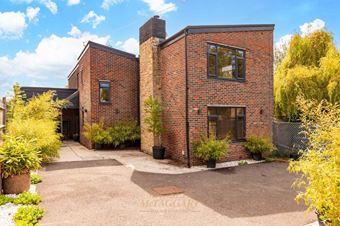 6 Bedroom Detached House For Sale In The Glebe, Felbridge, RH19