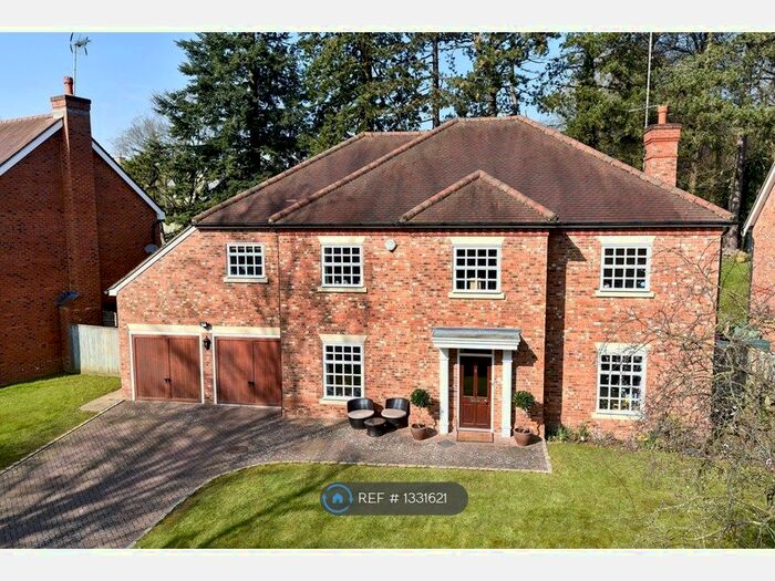 5 Bedroom Detached House To Rent In De Pirenore, Hazlemere, High Wycombe, HP15