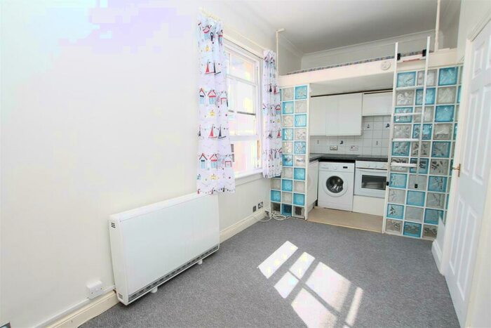 Flat To Rent In Belgrave Place, Brighton, BN2
