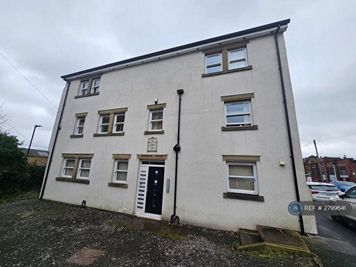 1 Bedroom Flat To Rent In Shamrock House, Pudsey, LS28