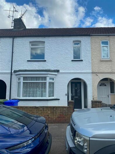 3 Bedroom Property To Rent In Dumergue Avenue, Queenborough, ME11