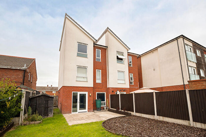 3 Bedroom Semi-Detached House For Sale In Blacon Point Road, Chester, CH1