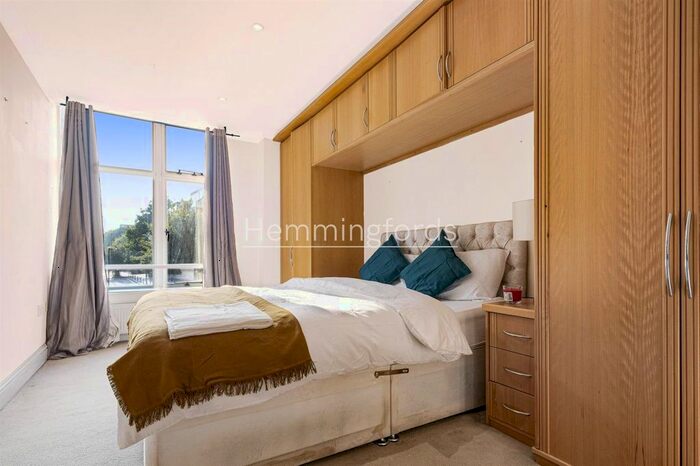 2 Bedroom Flat To Rent In Goswell Road, Clerkenwell, EC1V