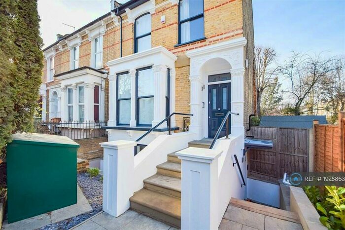 3 Bedroom Flat To Rent In Laura Terrace, London, N4