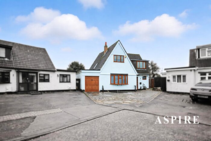 5 Bedroom Detached House For Sale In Video Tour Inside - Hawkesbury Close, Canvey Island, SS8