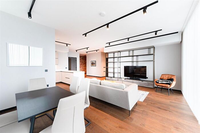 3 Bedroom Flat To Rent In Hewett Street, London, EC2A