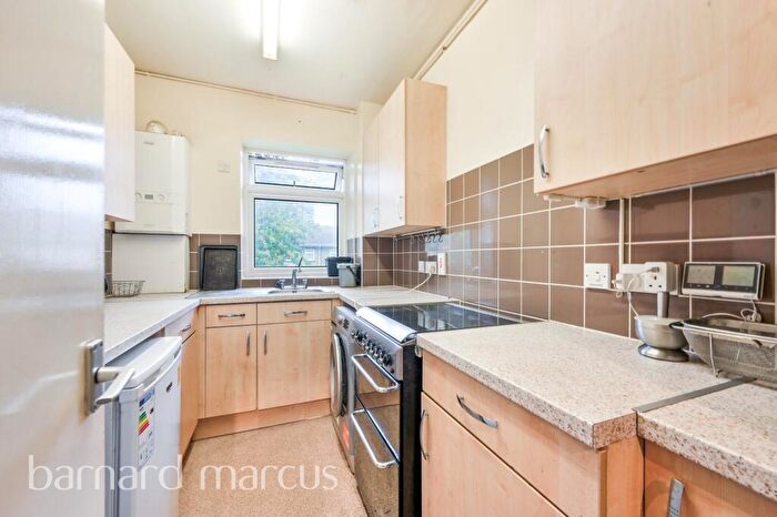 3 Bedroom Flat To Rent In Congreve Street, London, SE17