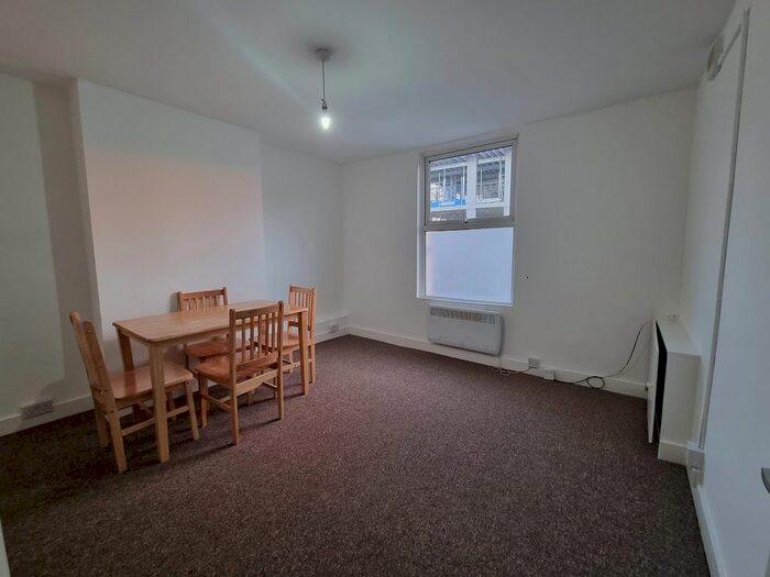 2 Bedroom Flat To Rent In Portland Road, South Norwood SE25