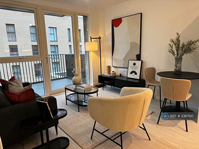 1 Bedroom Flat To Rent In Shearwater Drive, Hendon, NW9