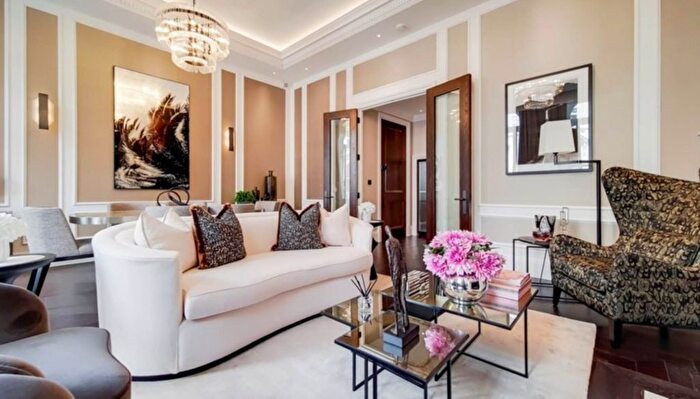 2 Bedroom Flat To Rent In Prince Of Wales Terrace, Kensington, W8