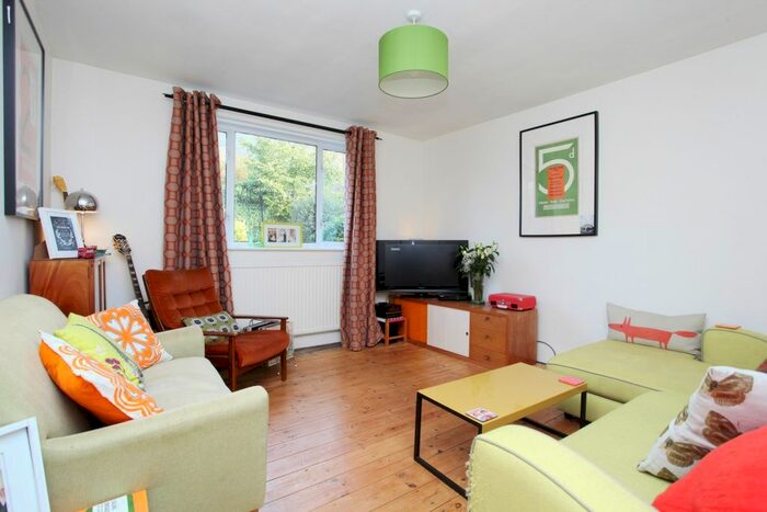 2 Bedroom Flat To Rent In Campbell Court, Campbell Road, Hanwell, W7