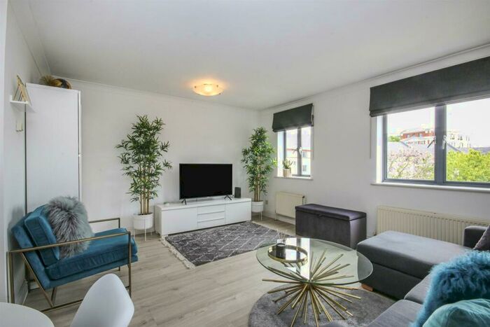 1 Bedroom Apartment To Rent In Tollington Way, N7