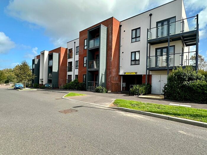 2 Bedroom Flat For Sale In Brooklands Road, Bexhill-On-Sea, TN39