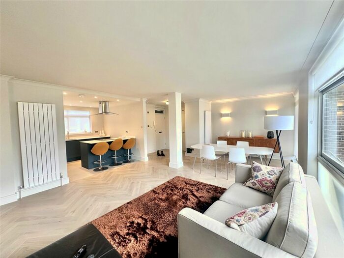 2 Bedroom Flat To Rent In Brendon Court, The Avenue, Radlett, Hertfordshire, WD7