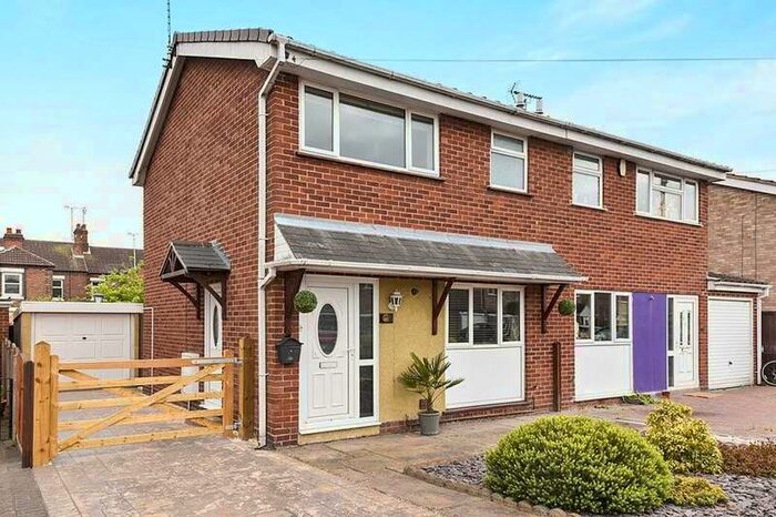 3 Bedroom Semi-Detached House To Rent In Waverley Lane, Burton-on-trent, DE14