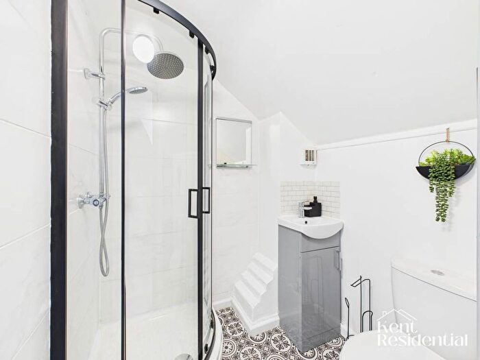 Property To Rent In Room, Rochester Street, ME4