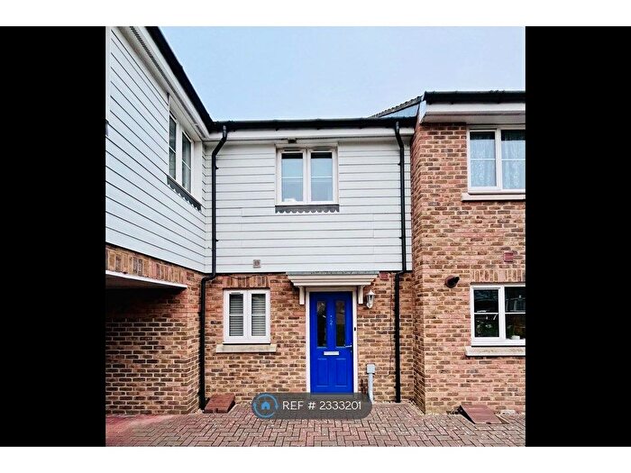 2 Bedroom End Of Terrace House To Rent In Aldermere Avenue, Cheshunt, Waltham Cross, EN8