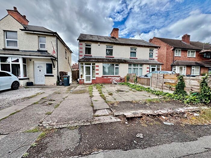 3 Bedroom Semi-detached House For Sale In Kingsbury Road, Erdington, Birmingham, B24