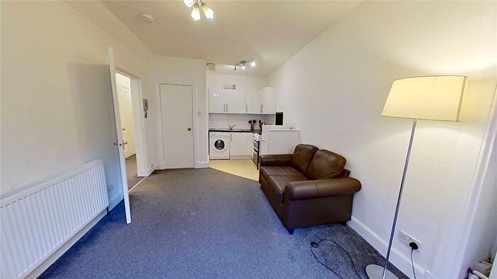 1 Bedroom Flat To Rent In Wardlaw Place, Edinburgh, EH11