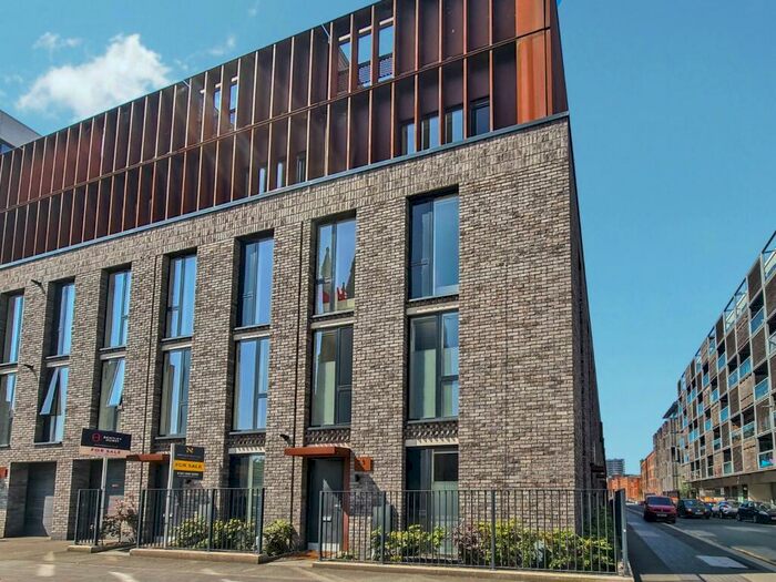 3 Bedroom House To Rent In Roof Gardens, Arundel Street, Castlefield, Manchester, M15