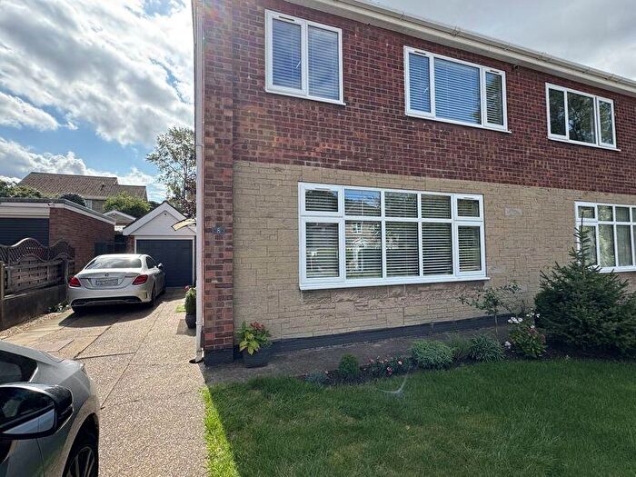 3 Bedroom Semi-Detached House For Sale In Chiltern Crescent, Scunthorpe, DN17