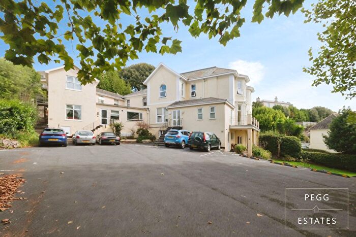2 Bedroom Flat For Sale In Thurlow Road, Torquay, TQ1
