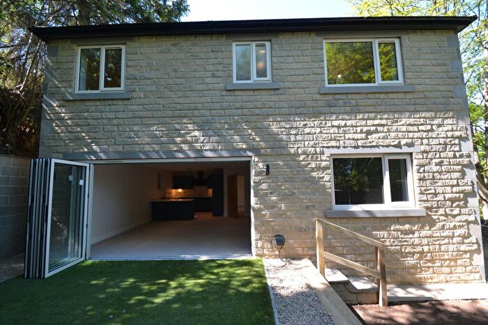 4 Bedroom Detached House For Sale In Brackendale, Thackley, BD10