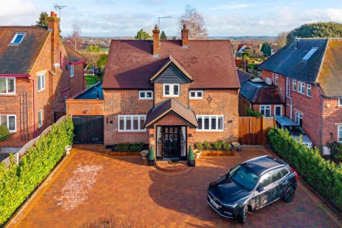 3 Bedroom Detached House For Sale In Stevenage Road, Knebworth, SG3