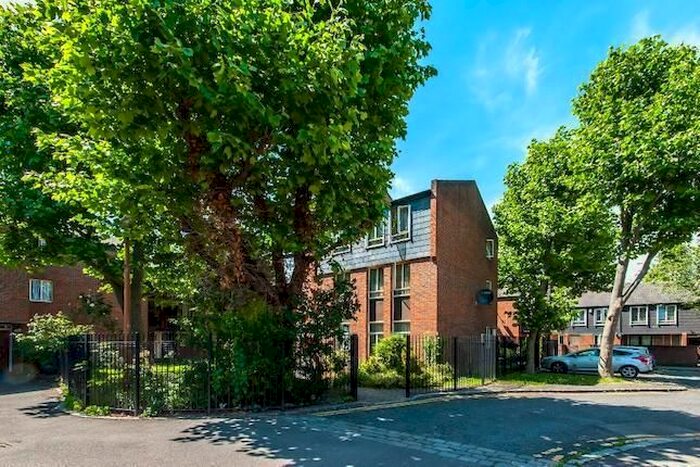 1 Bedroom Flat To Rent In Langdale Close, Kennington, SE17
