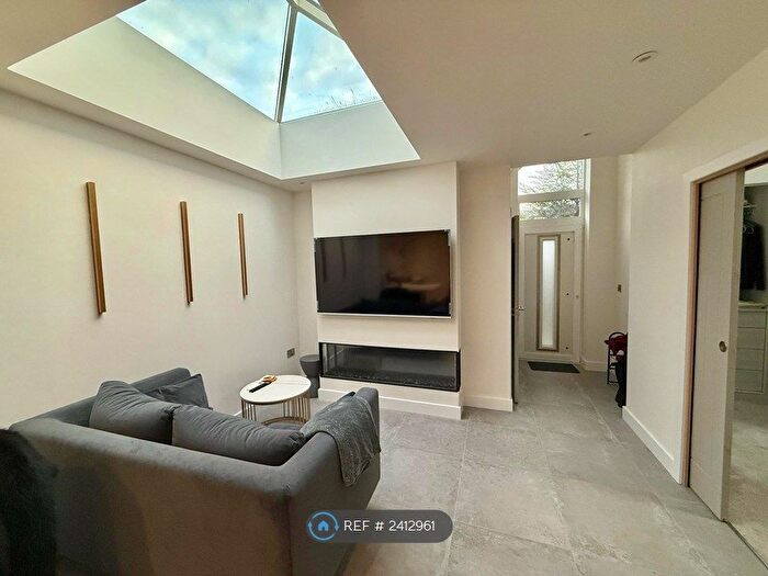 1 Bedroom Flat To Rent In Chilwell Lane, Nottingham, NG9