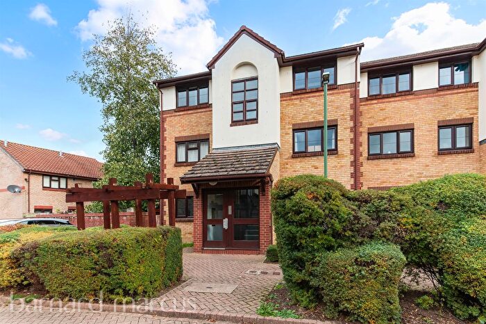 1 Bedroom Flat For Sale In Foxglove Way, Wallington, SM6