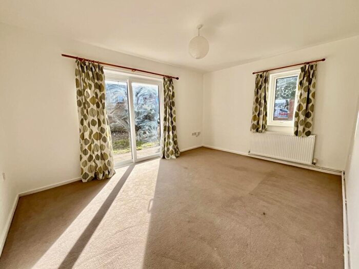 2 Bedroom Apartment To Rent In Ruskin Close, Didcot, Oxfordshire, OX11