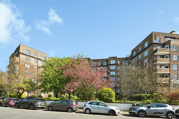 2 Bedroom Flat For Sale In Furze Hill, Hove, BN3