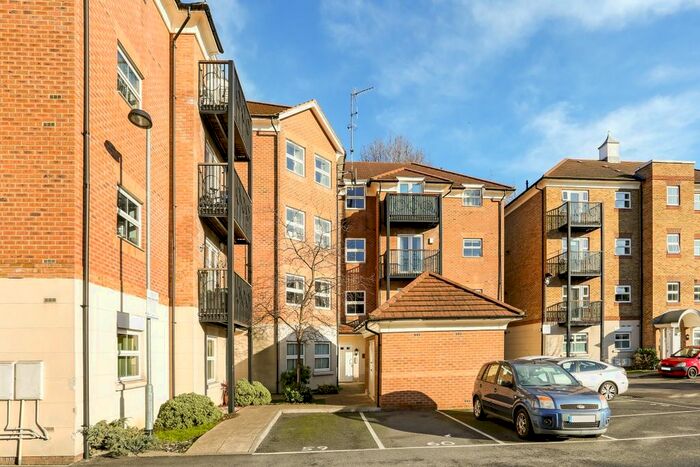 2 Bedroom Flat To Rent In Coppetts Road, London N10