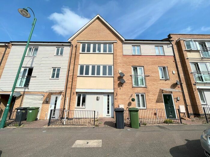 4 Bedroom Town House To Rent In Clayburn Road, Hampton, Peterborough, PE7