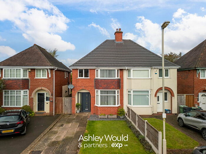 3 Bedroom Semi-Detached House For Sale In Shenstone Valley Road, Halesowen, B62