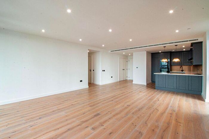 3 Bedroom Apartment To Rent In Emery Way, London, E1W