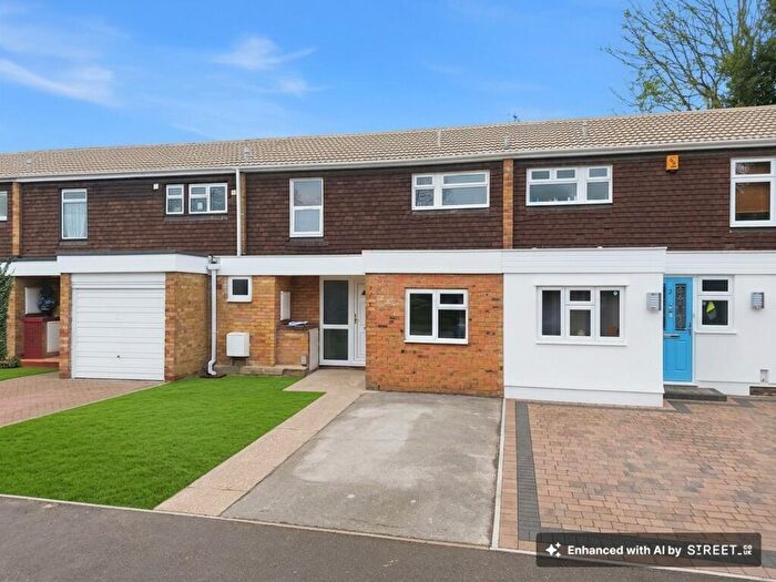 3 Bedroom Terraced House For Sale In Manor Road, Romford, RM1