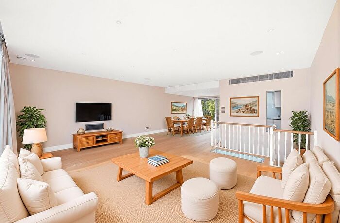 3 Bedroom Flat To Rent In Cornwall Gardens, London, SW7