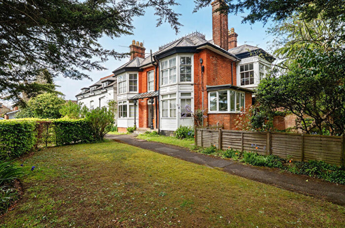 2 Bedroom Flat For Sale In London Road, Guildford, Surrey, GU1