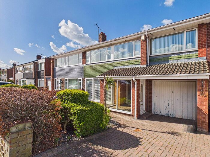 4 Bedroom Semi Detached House For Sale In Hunstanton Court, Low Fell, NE9