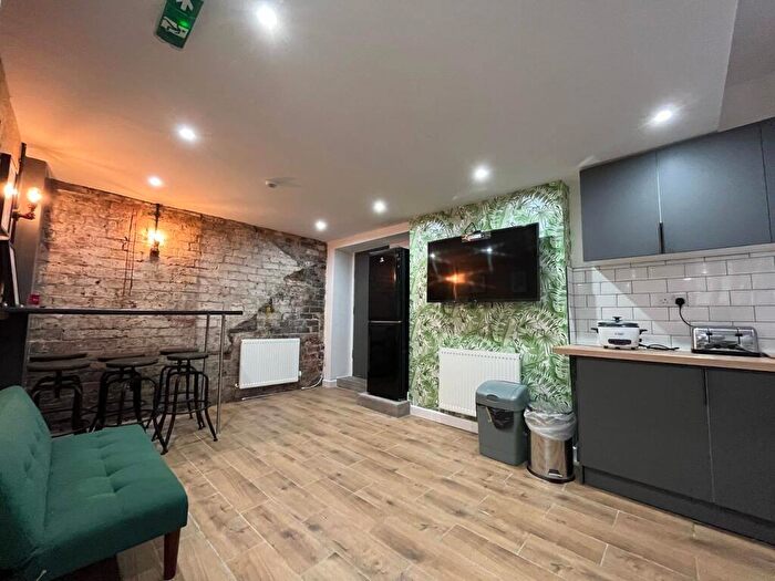 1 Bedroom Semi Detached House To Rent In Albion Street, DY5