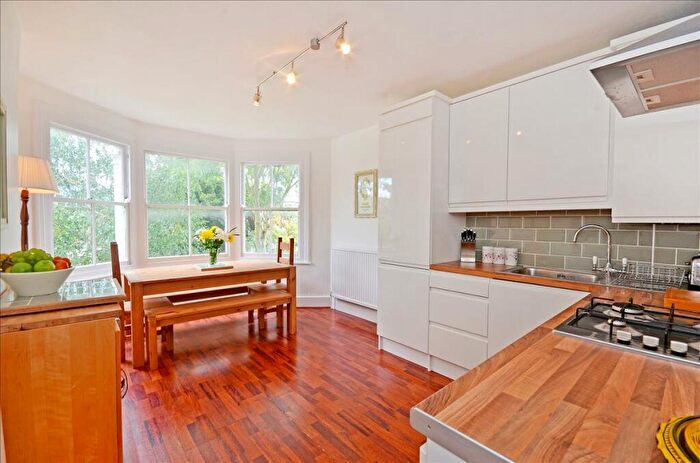 1 Bedroom Flat To Rent In Pemberton Road, Haringey, Lonon, N4