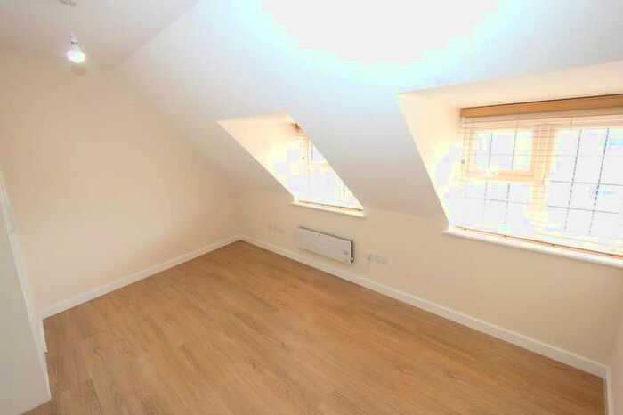1 Bedroom Apartment To Rent In Maxwell Road, HP9