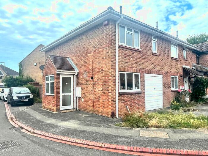 3 Bedroom End Of Terrace House To Rent In Eagle Close, Fareham, PO16