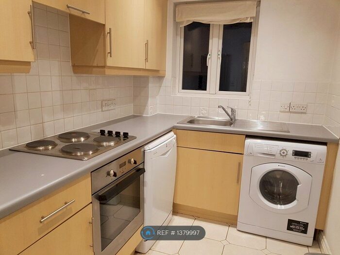 2 Bedroom Flat To Rent In Rowan Place, Colchester, CO1